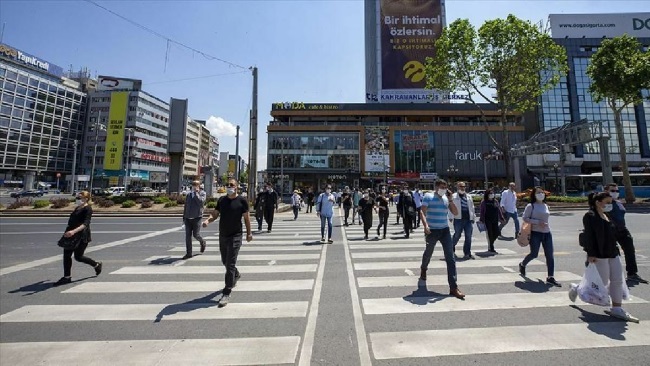 Ankara’da 65 yaş ve üstünün sokağa çıkmasıyla ilgili yeni karar