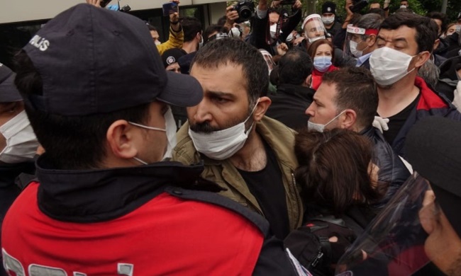 DİSK Genel Başkanı Arzu Çerkezoğlu gözaltına alındı