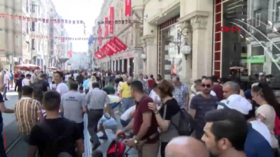 İstiklal Caddesi'nde gökten para yağdı! Vatandaşlar toplamak için birbiriyle yarıştı