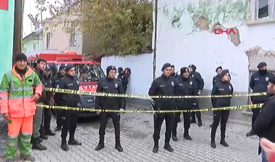 Konya'da 2 katlı bina çöktü: 3 ölü
